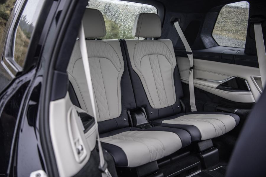 Интерьер BMW X7 M50d (G07) 2019 года  (UK) (фото 2 из 36)